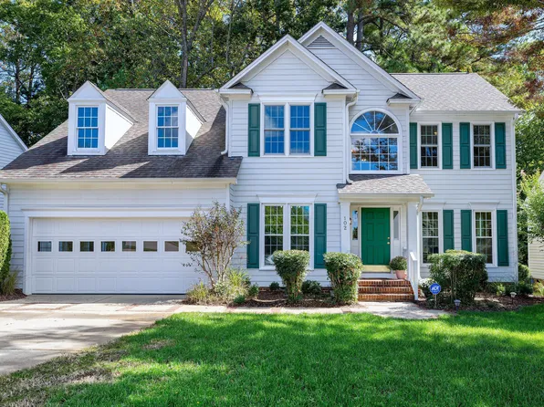 102 Ravenstone Dr, Cary, NC 27518