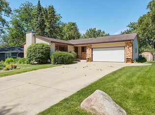 1107 Rainbow Ct, Mukwonago, WI 53149
