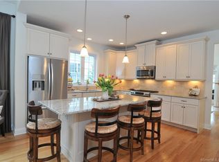 4 Briar Ridge Dr, Bethel, CT 06801