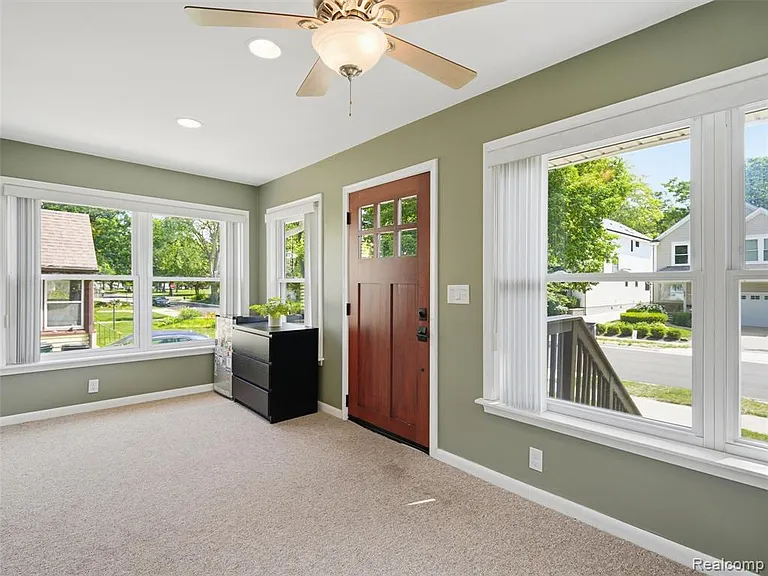 626 Kayser Ave — Photo 4