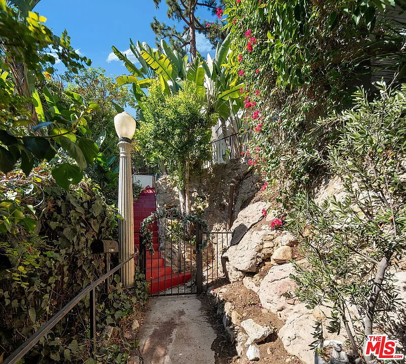 4 bed, 3.0 bath, 2521 sqft, $8,900 — Photo 4