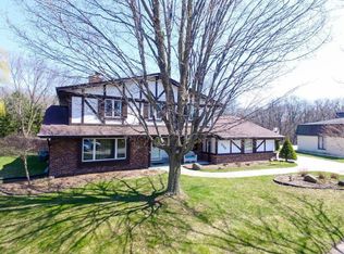 5712 Gladstone Ln, Greendale, WI 53129