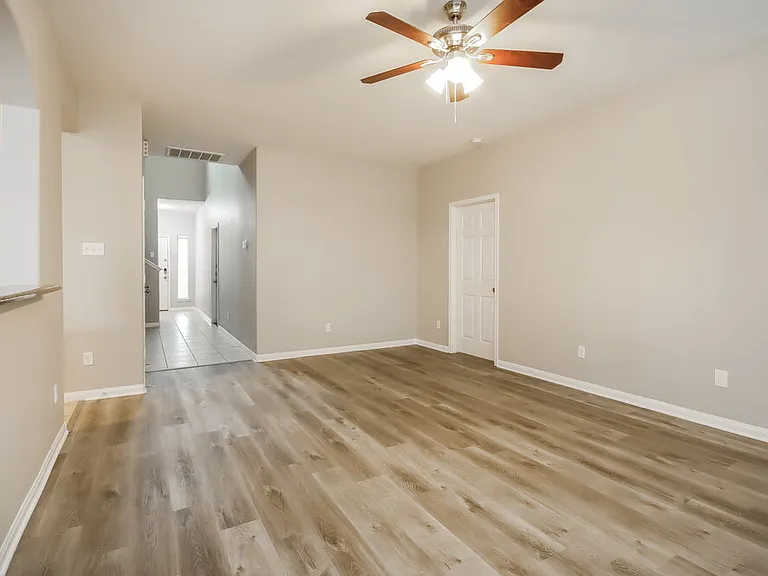 10296 Stone Gate Dr — Photo 4