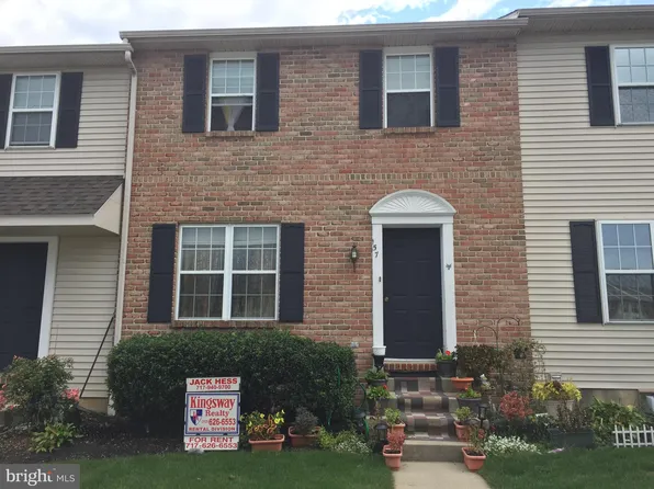 157 Greenland Dr, Lancaster, PA 17602