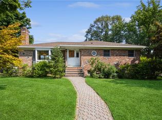 71 Ridge Rd, Valley Cottage, NY 10989