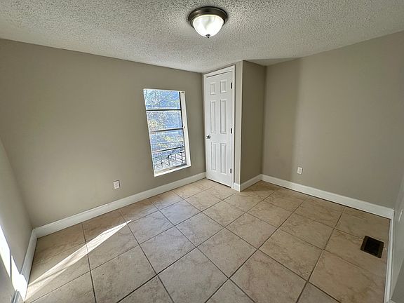5th image of 1512 Cherry Ave