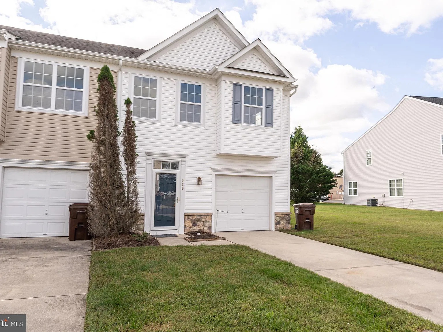 3 bed, 2.5 bath, 1894 sqft, $1,895 — Photo 3
