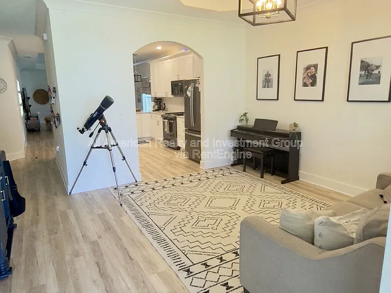 1405 Hickory St — Photo 3