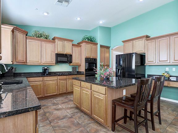 5th image of 13364 W Chaparosa Way