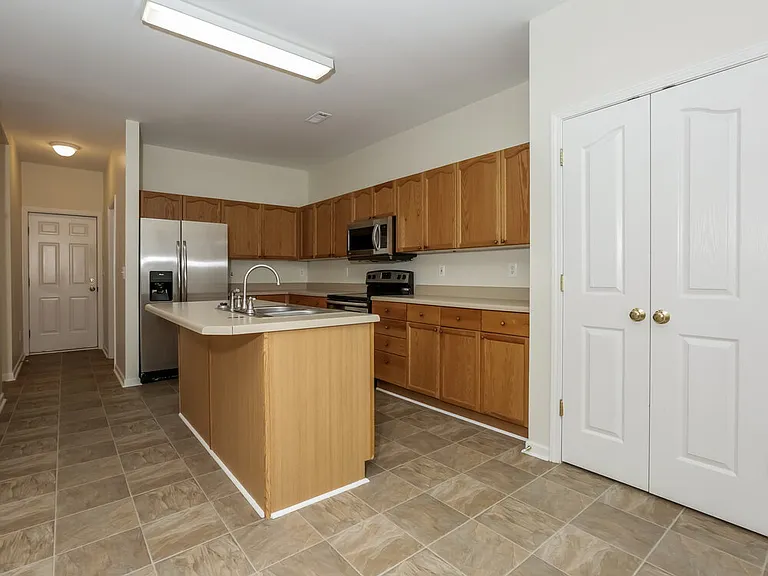 8264 Chatham Oaks Dr — Photo 5