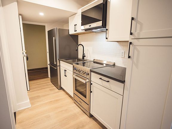 2nd image of 105 W Park St APT 105