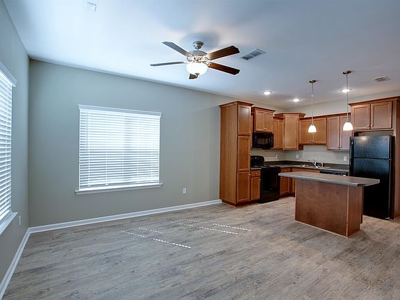 3rd image of 2202 Cedarbrook Ct