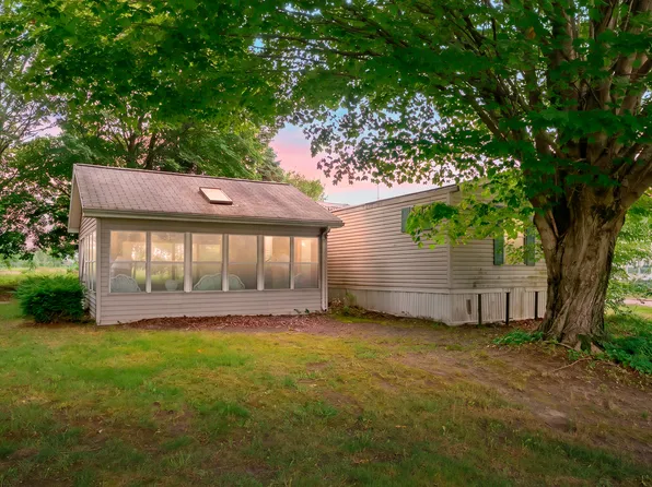 47528 84th Ave, Decatur, MI 49045