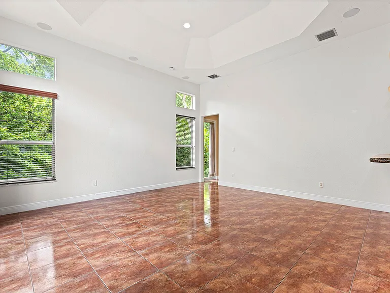 7140 Pinecreek Way — Photo 16