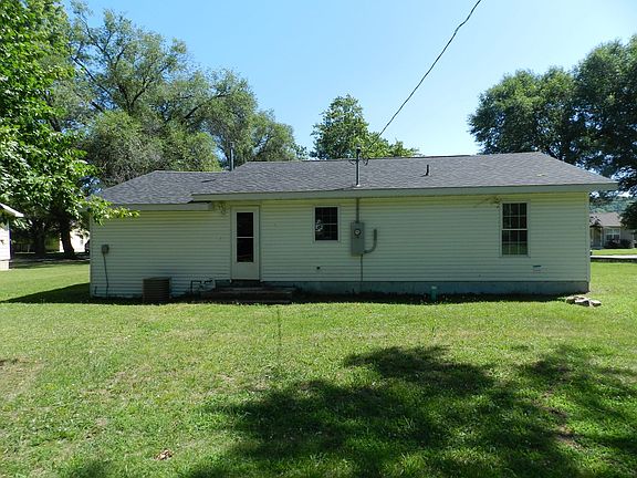 2nd image of 204 Dyer St
