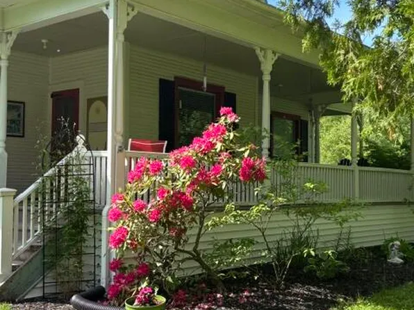 643 Point Rd, Willsboro, NY 12996