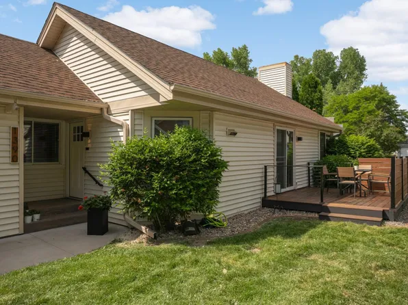 1390 Granada Trl N, Oakdale, MN 55128