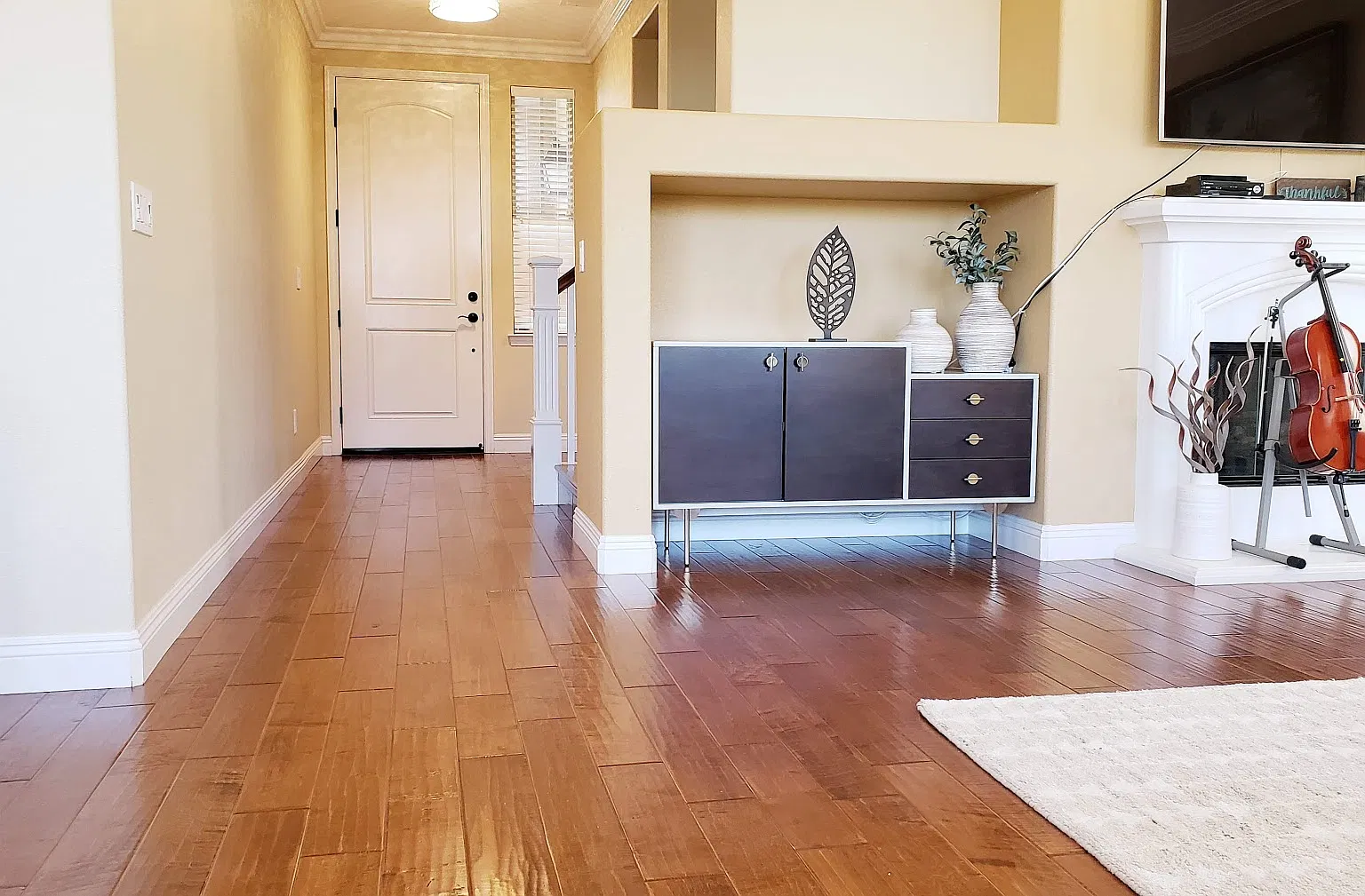 4 bed, 2151 sqft, $6,200 — Photo 2