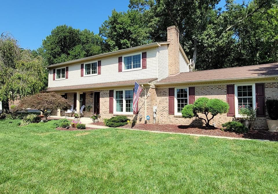 1st image of 110 Loretta Ln