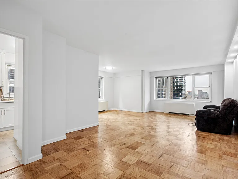 159 W 53rd St #19E — Photo 2
