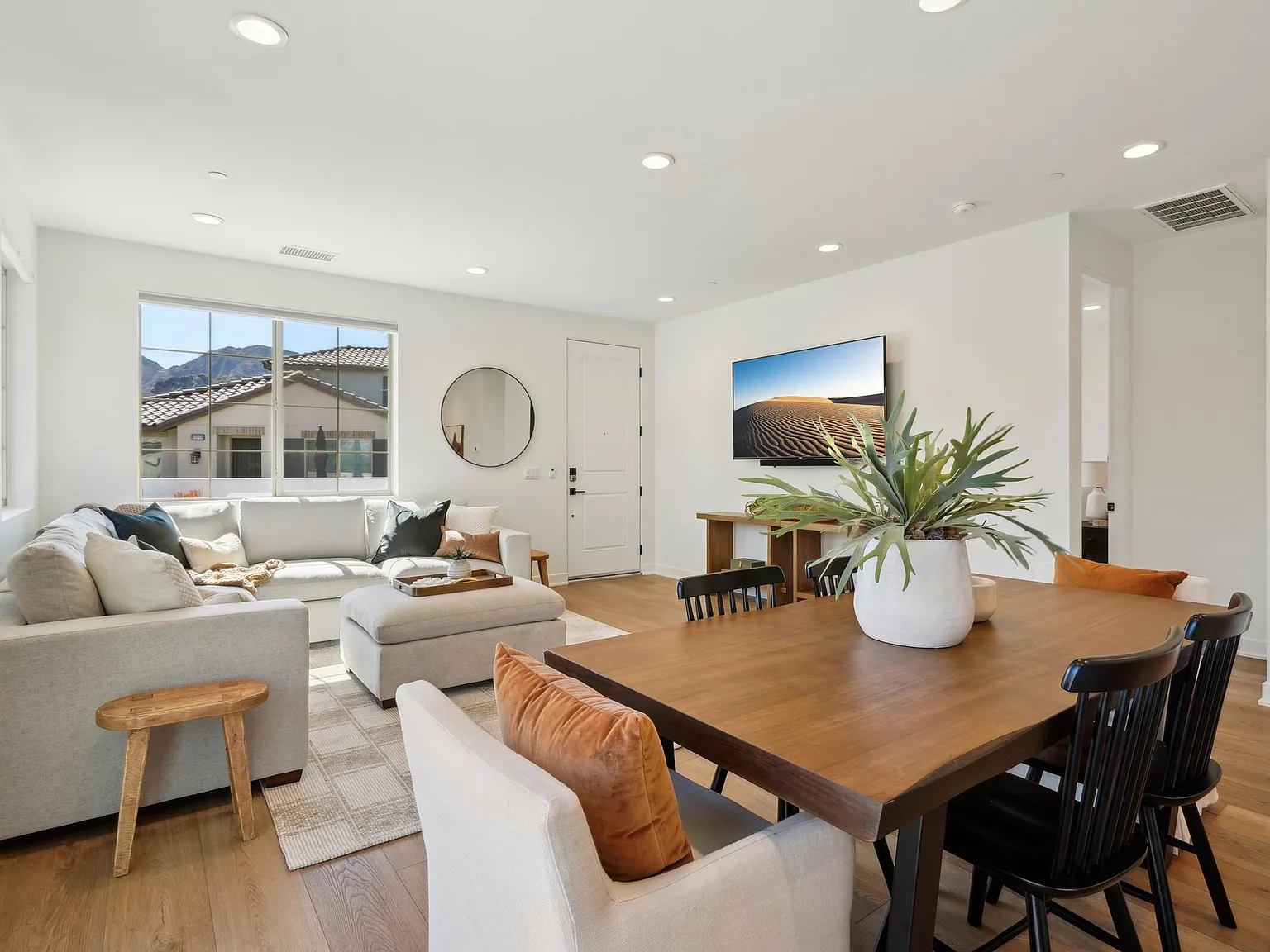 3 bed, 1562 sqft, $7,000 — Photo 3