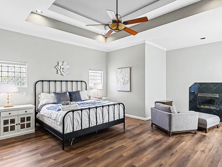 2451 Valley View Dr — Photo 12