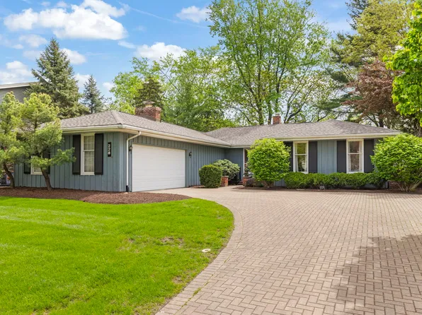 228 Pembroke Rd, Naperville, IL 60540