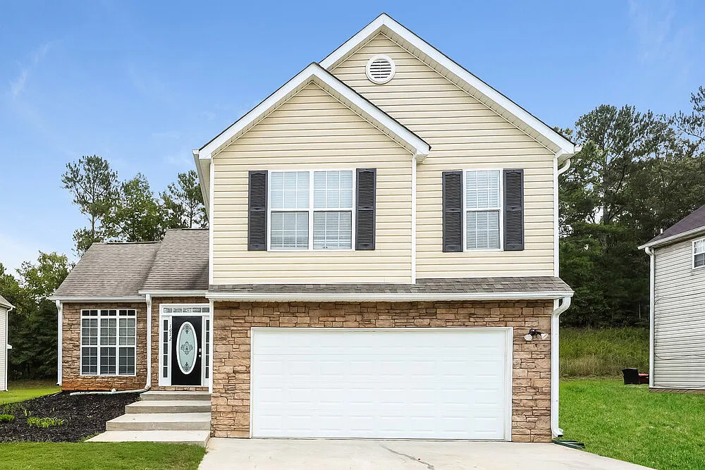 3 bed, 2.5 bath, 1580 sqft, $2,015 — Photo 1