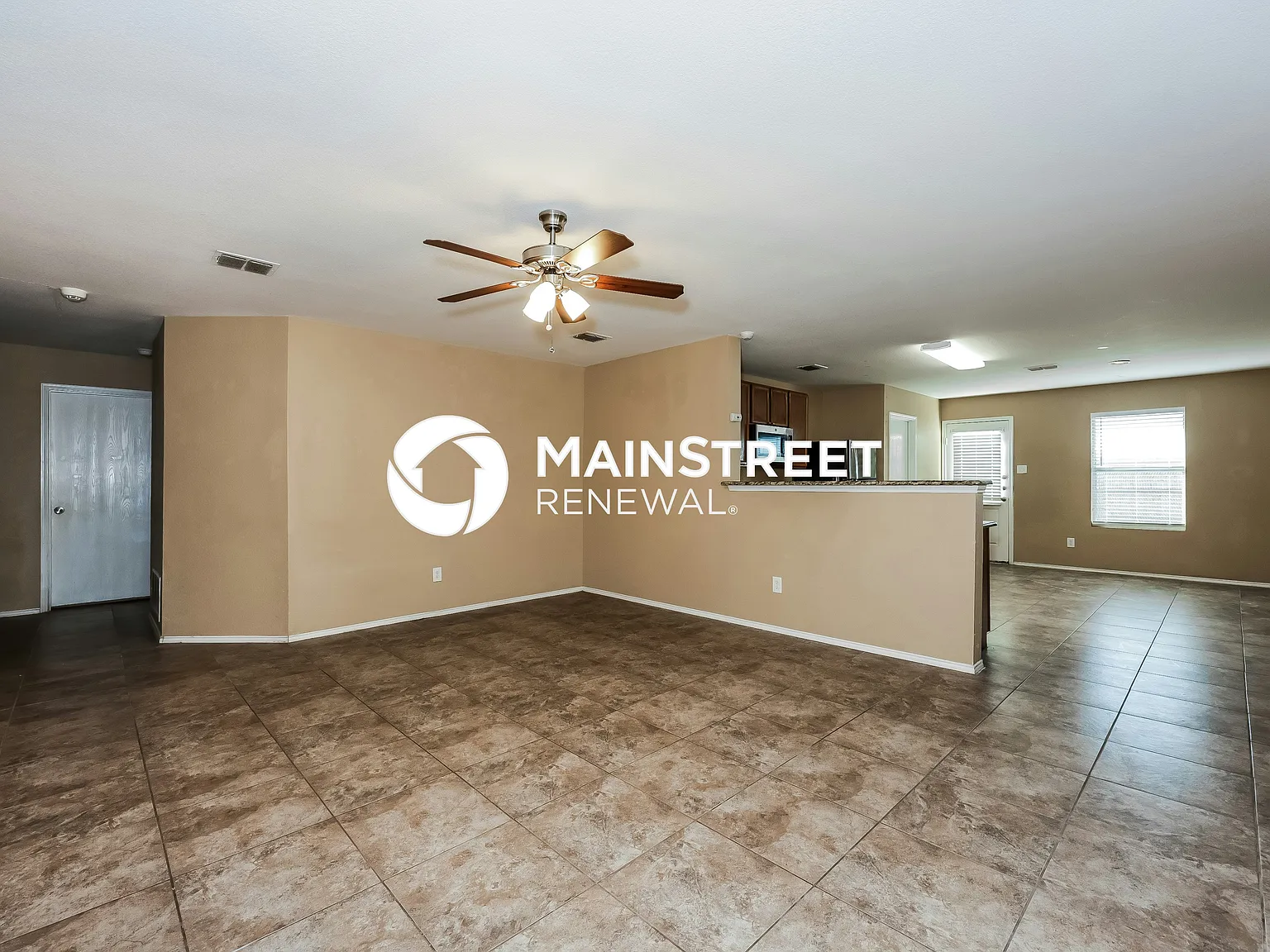 1420 Castle Ridge Rd — Photo 2