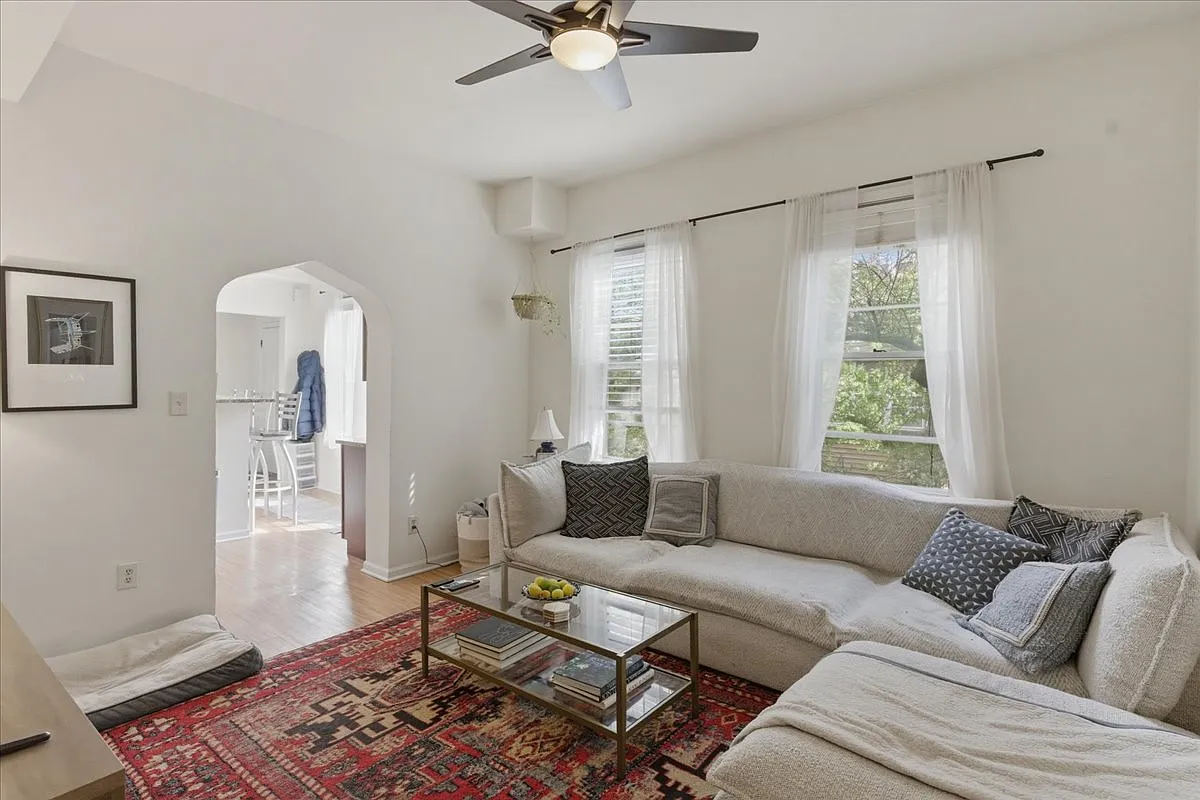 3 bed, 2.0 bath, $4,000 — Photo 1