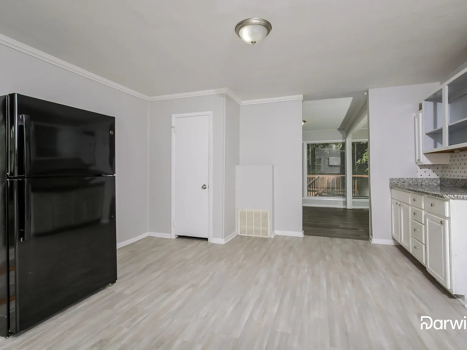 5 bed, 1.5 bath, 3316 sqft, $2,260 — Photo 4