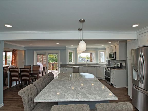 3rd image of 4785 Squire Dr