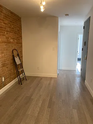 Rented by CC Managers INC | media 33
