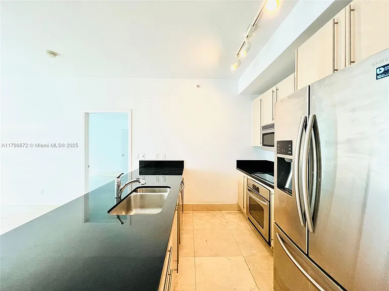 1111 SW 1st Ave #1216 — Photo 6