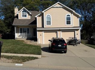 1028 Bob White Ln, Liberty, MO 64068