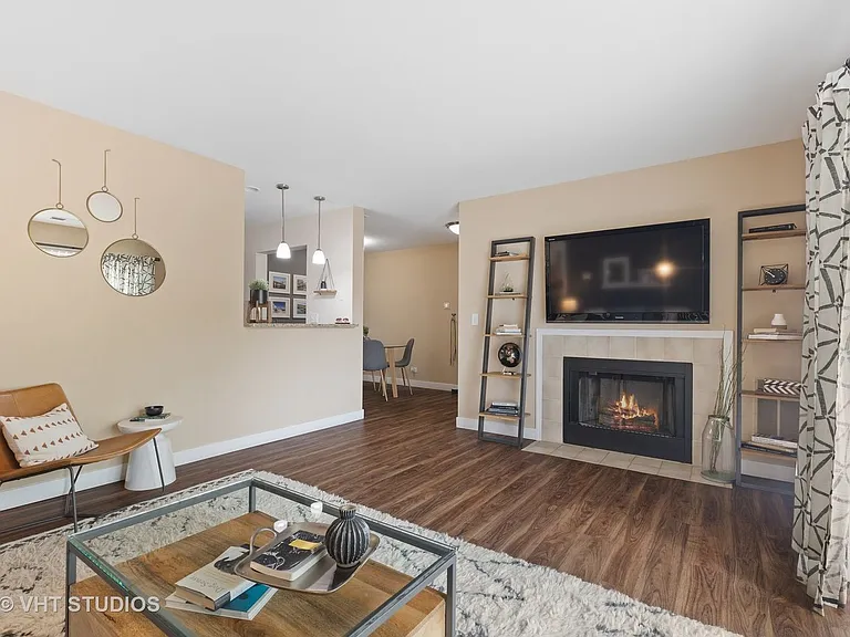 37 Kensington Cir #204 — Photo 13