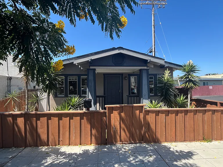 2320 Meade Ave — Photo 1