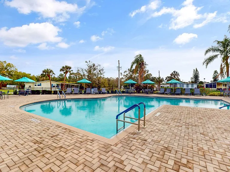 Royal Palm Village — Photo 8