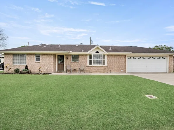 1319 Travis St, Nederland, TX 77627