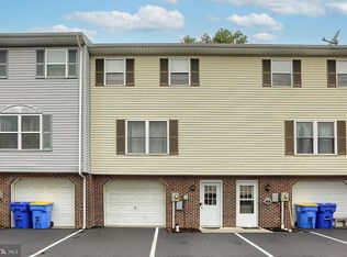 14 Pine Dr, Manchester, PA 17345