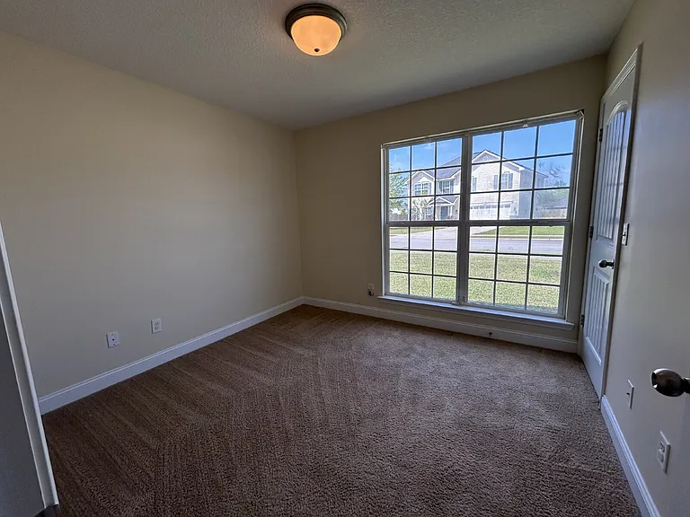 1115 Creekside Cir — Photo 13