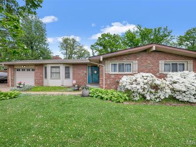 16 Larkin Ln, Saint Louis, MO, 63128