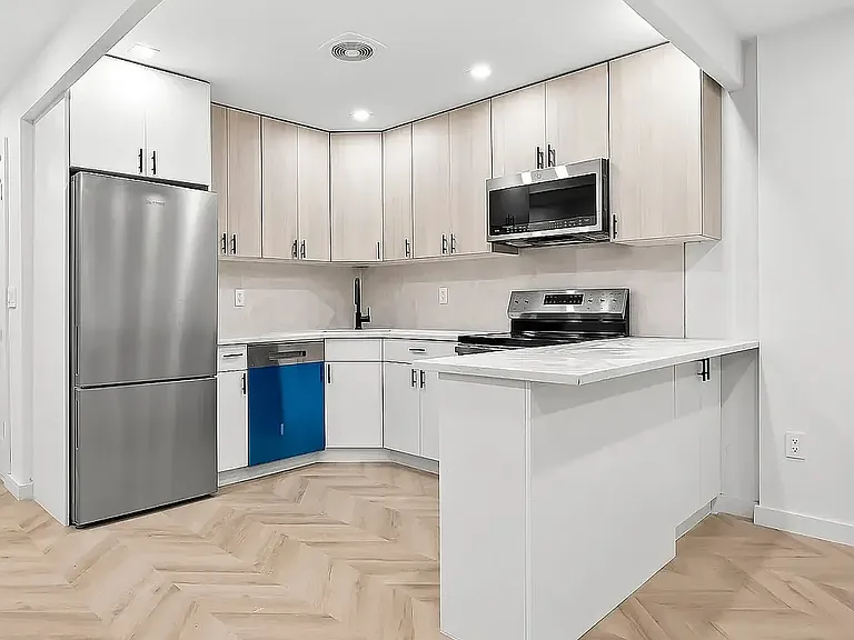 105 Gates Ave #3 — Photo 2