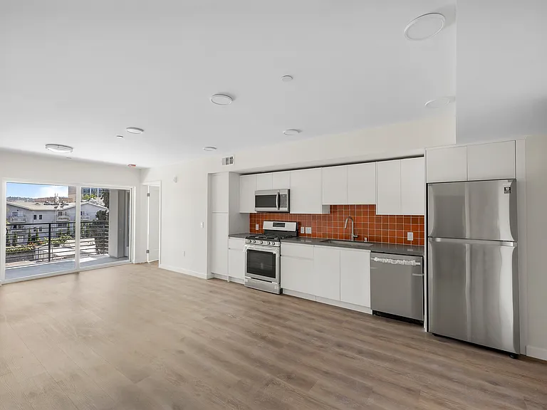 6363 Tyrone Ave #406 — Photo 4