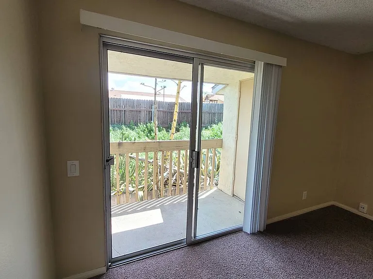 Burkhart Apartments — Photo 8