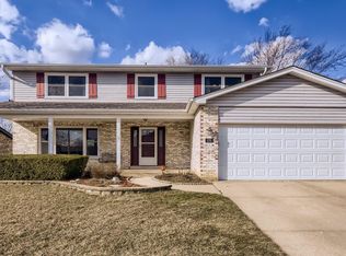 570 Mistic Harbour Ln, Schaumburg, IL 60193