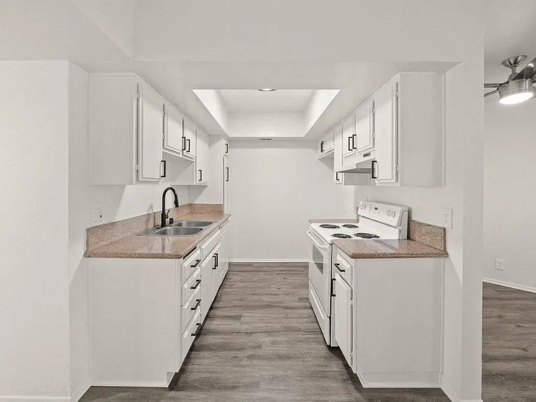 730 Pine Ave. — Photo 20