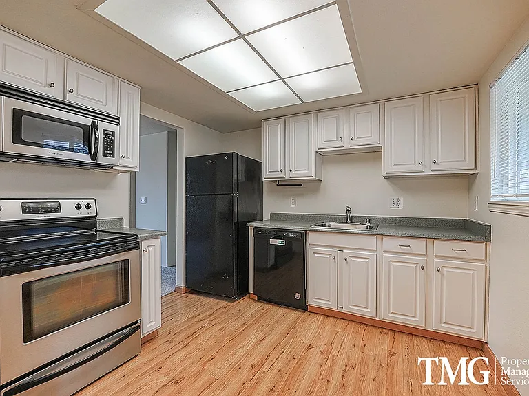 3903 E 18th St #13 — Photo 8