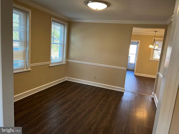 5th image of 211 W Roberts St