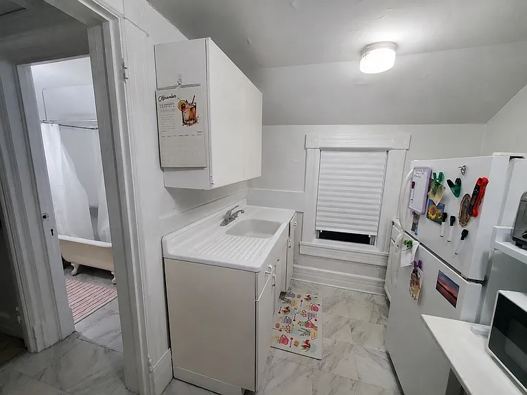320 Albany Ave #2 — Photo 3
